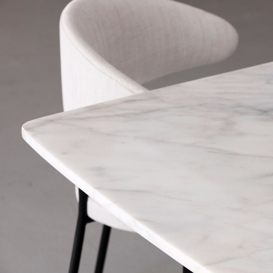 Table à manger en marbre blanc – Pureté et design intemporel