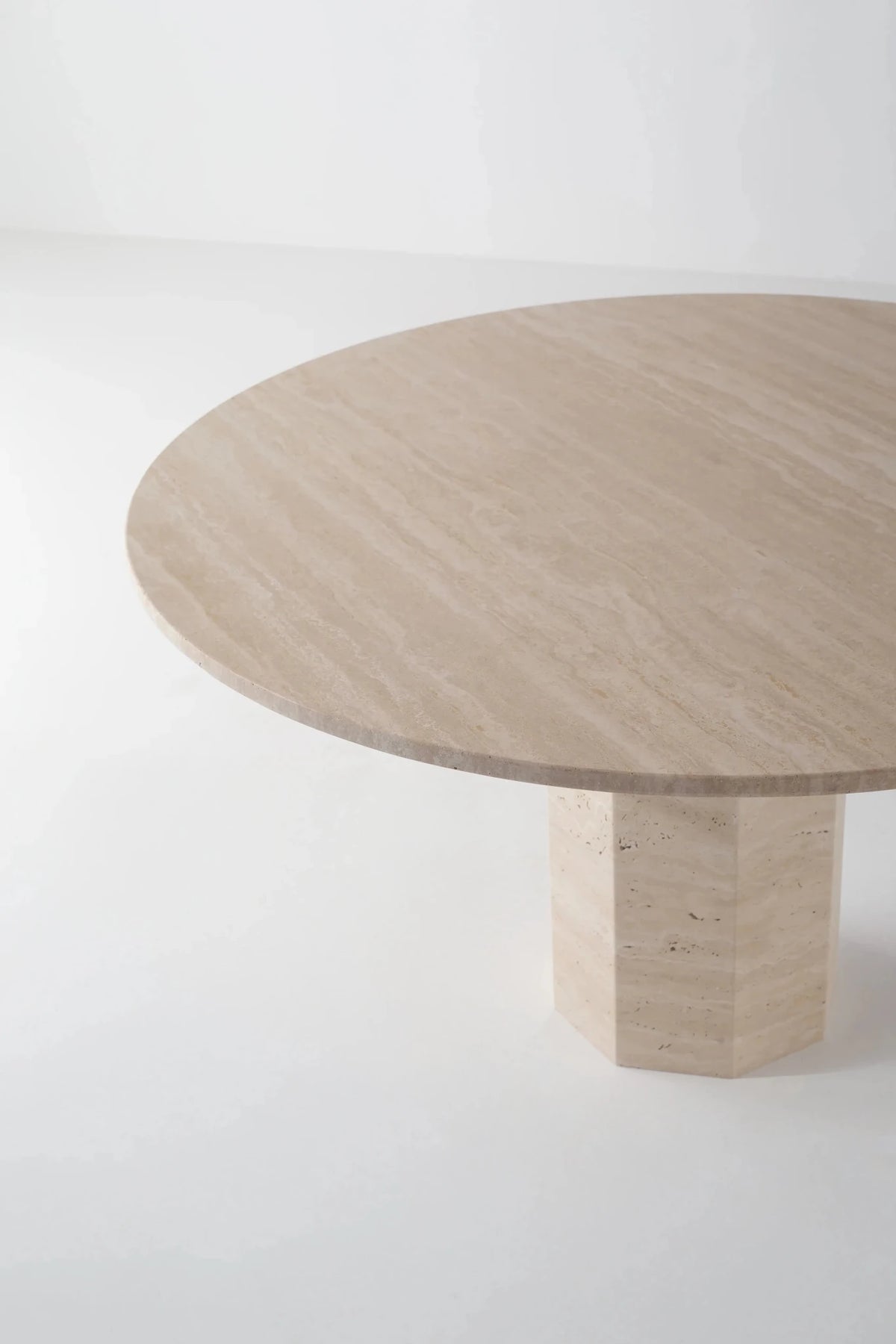 Table à manger AURELIA – Travertin naturel - Modernista Maroc