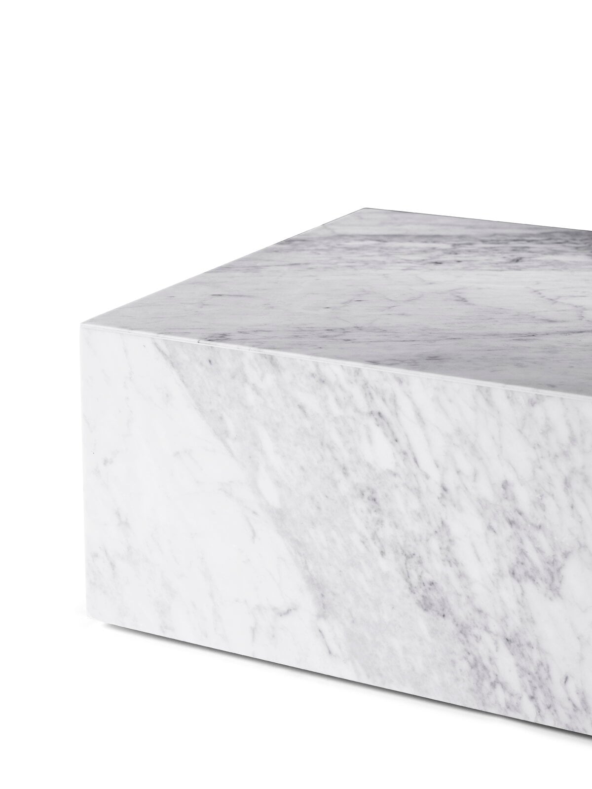 Table basse monolithe en marbre Blanc de Carrare, détail de l'angle