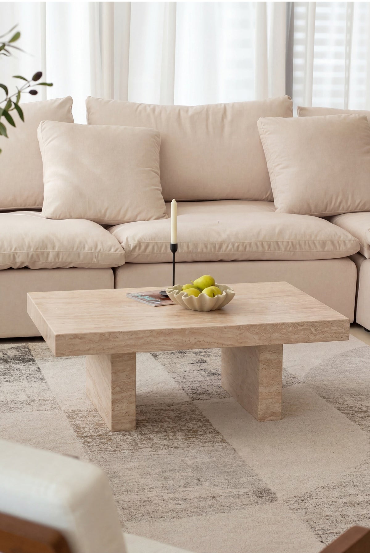 Table basse rectangulaire en travertin Palladio sur quatre pieds blocs