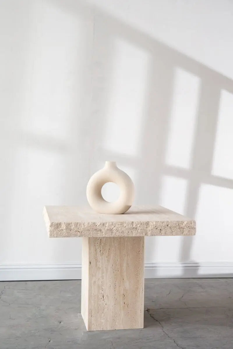 Table d'appoint carrée en travertin (2 tailles) - Modernista Maroc