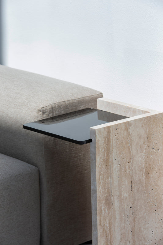 Table d’appoint Anise en travertin avec plateau en verre