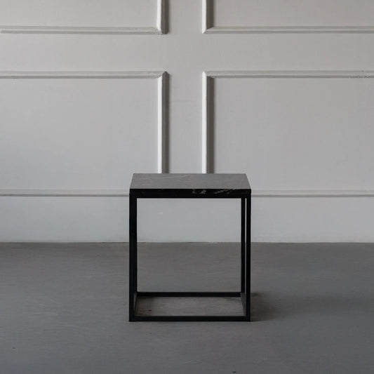 Table d’appoint Noctis en marbre Marquina