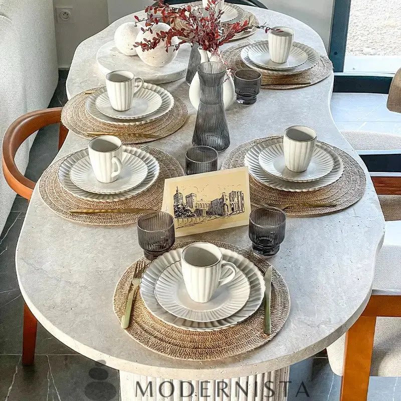 Table à Manger en Travertin avec Plateau en Courbe – Style Organique - Modernista Maroc