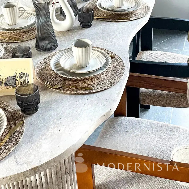 Table à Manger en Travertin avec Plateau en Courbe – Style Organique - Modernista Maroc