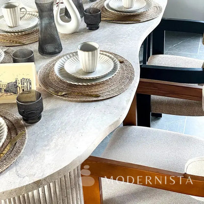 Table à Manger en Travertin avec Plateau en Courbe – Style Organique - Modernista Maroc