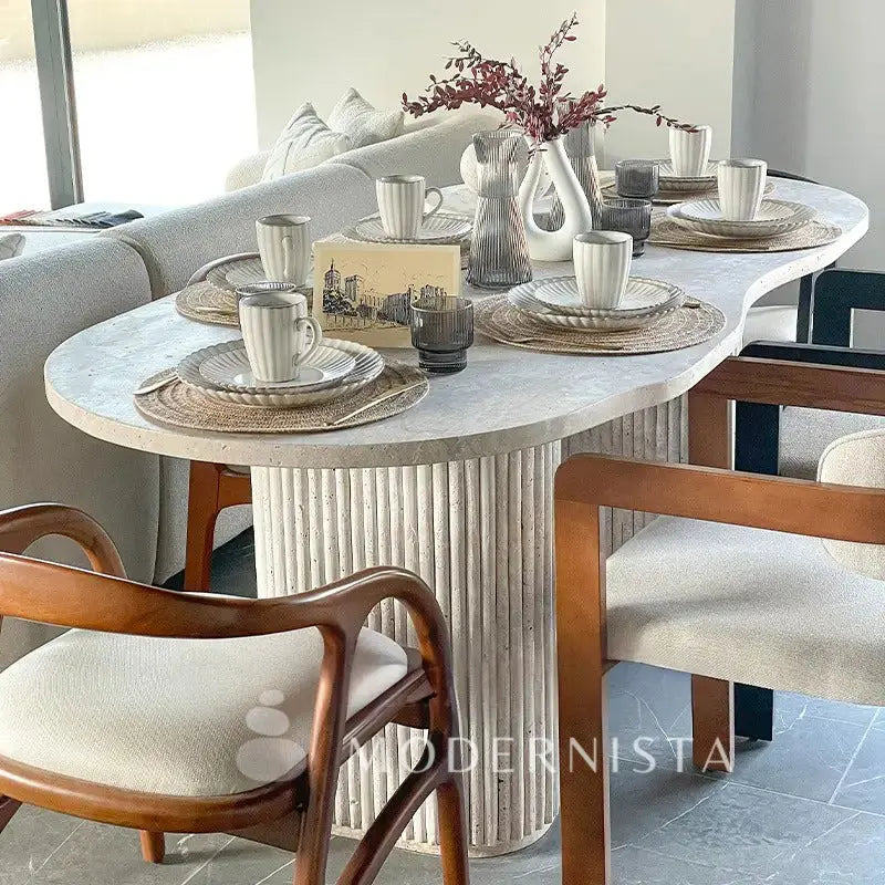 Table à Manger en Travertin avec Plateau en Courbe – Style Organique - Modernista Maroc