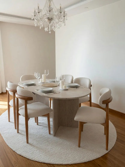 Table à manger ovale en travertin avec chaises bouclette Modernista Maroc