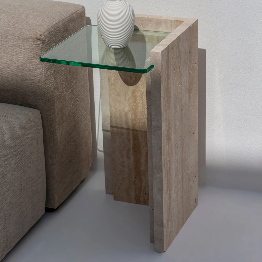 Table d’appoint Anise en travertin avec plateau en verre