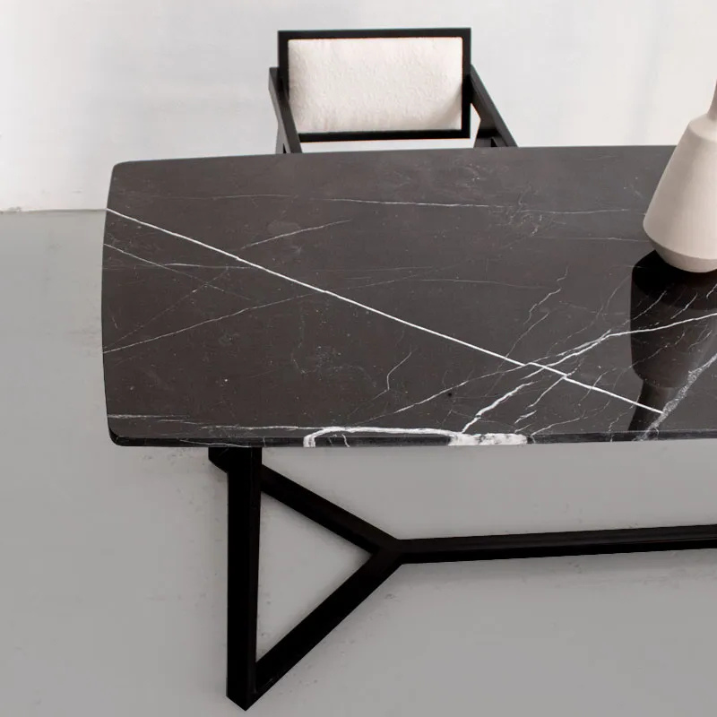 Table à manger en marbre noir – Élégance contemporaine