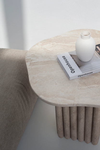 Table d’appoint Emma en travertin naturel