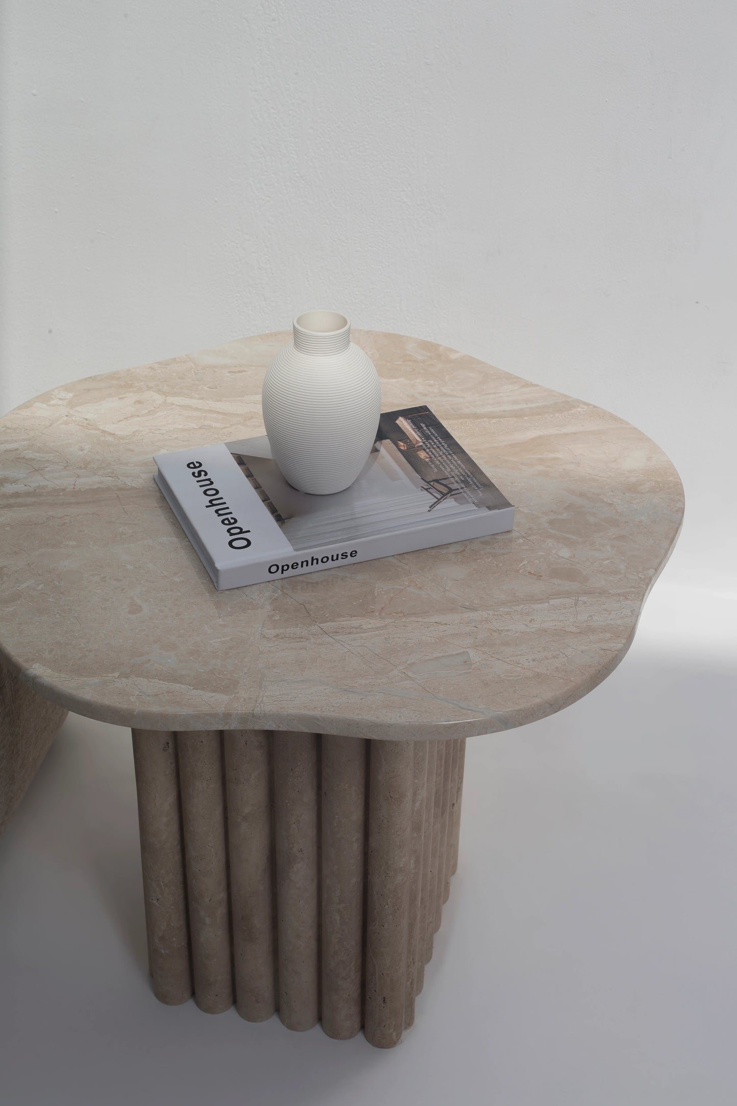 Table d’appoint Emma en travertin naturel