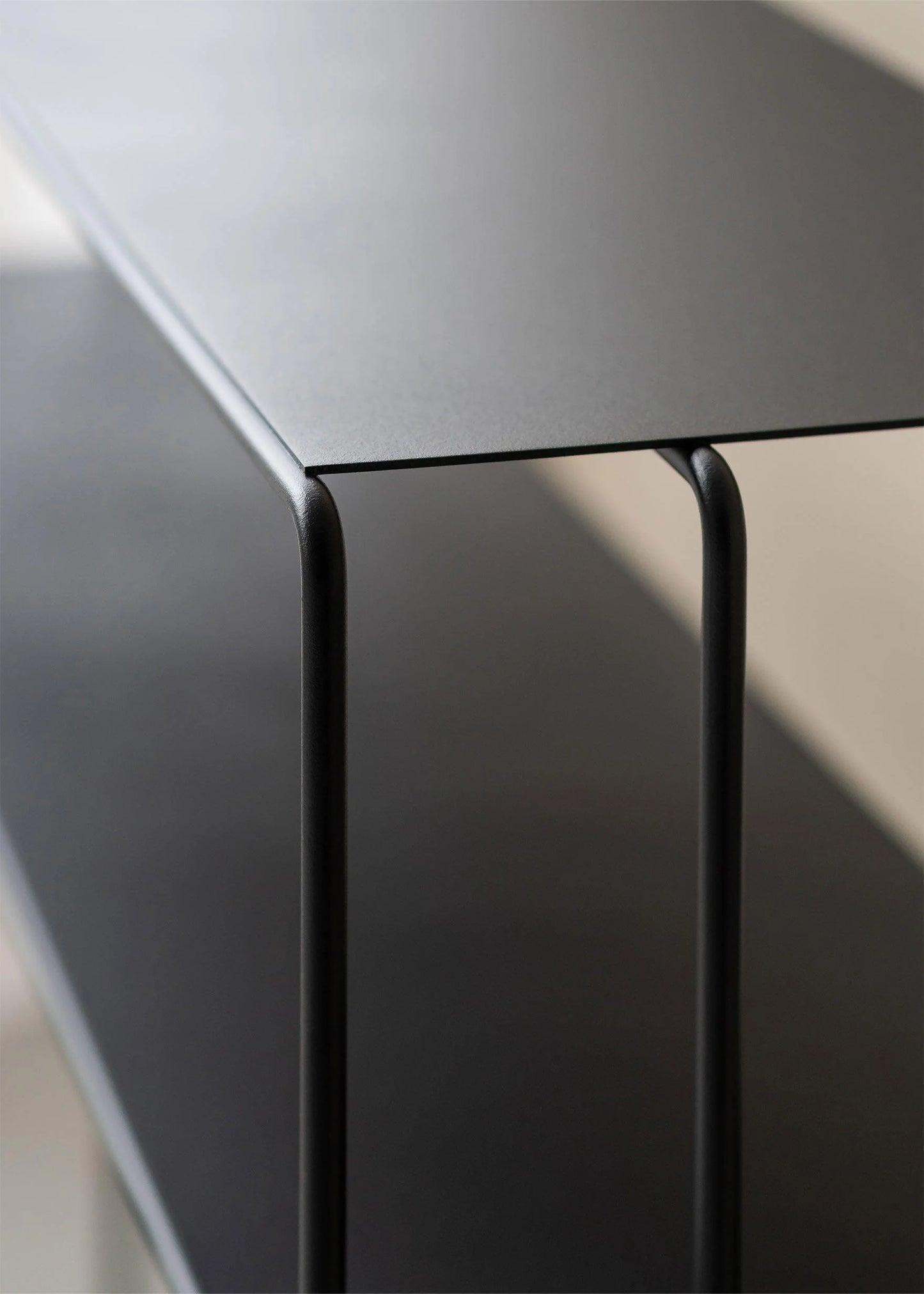 Console Minimaliste en Métal (Noir, Blanc, Beige)