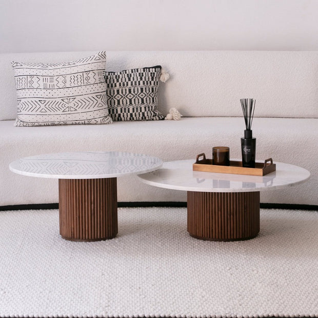 Duo de Tables Basses Liora en Marbre Blanc et Bardage Bois Massif