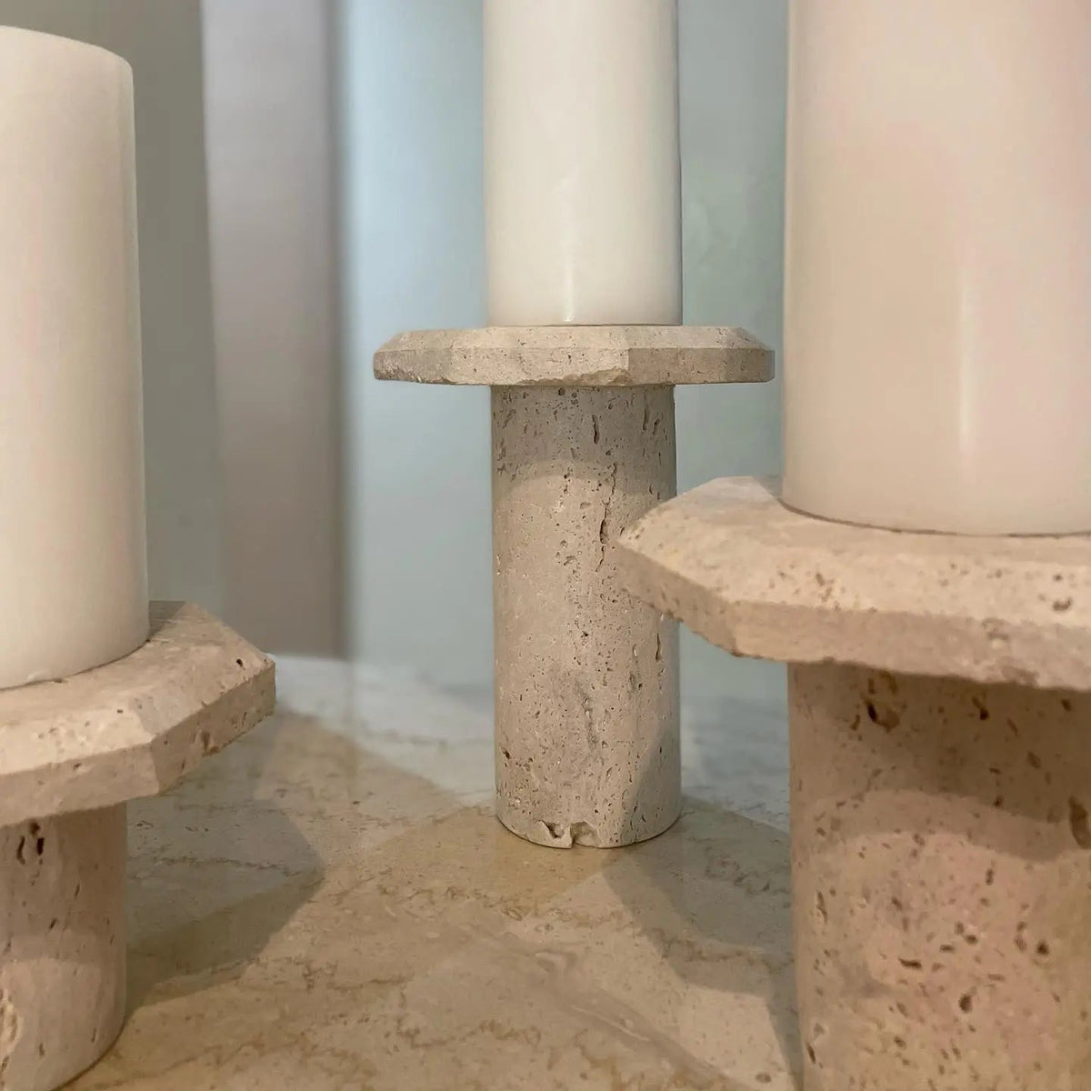 Ensemble de trois piliers pour bougies en travertin - Modernista Maroc
