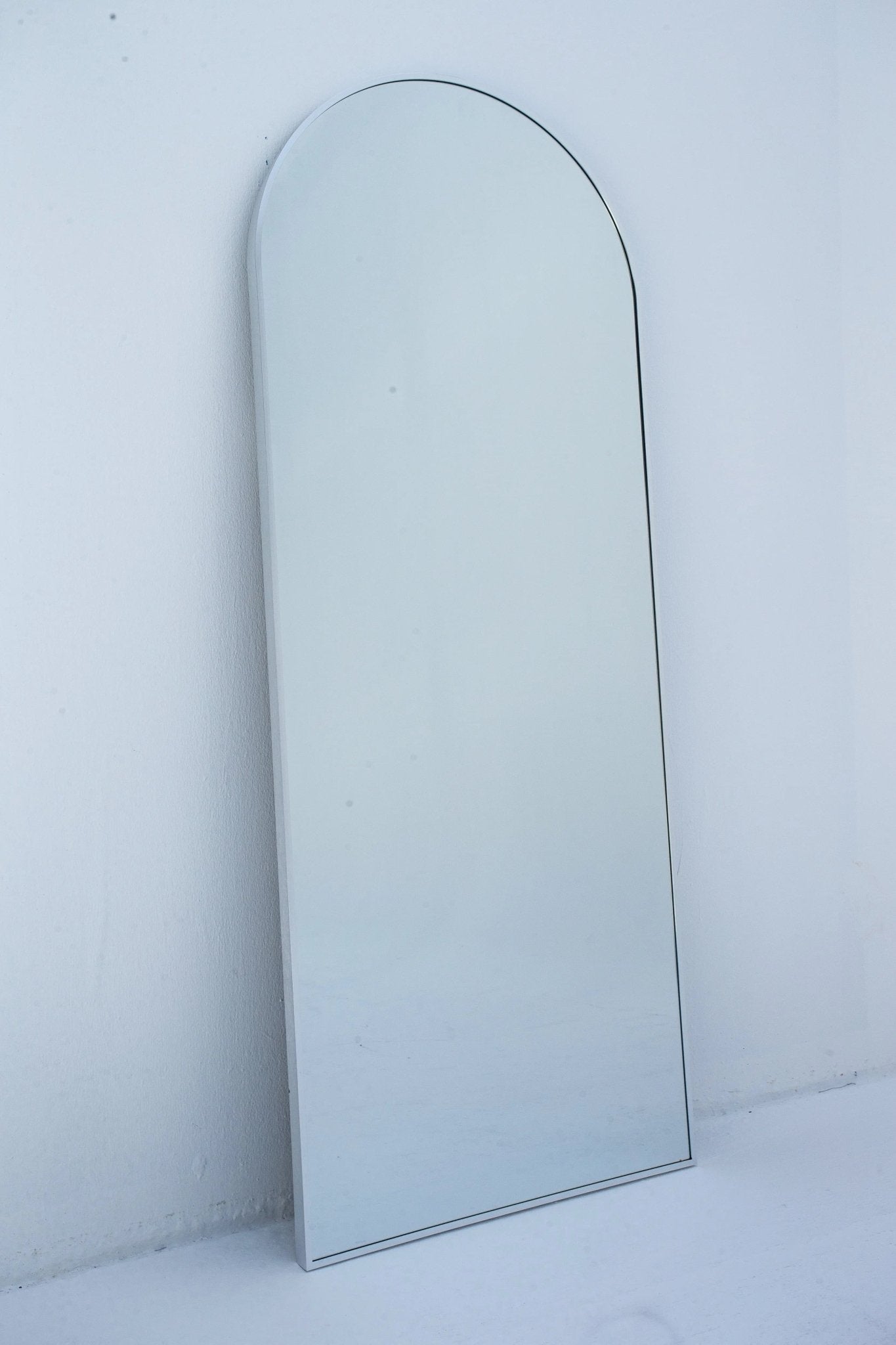 Grand Miroir Arqué Minimaliste - Modernista Maroc
