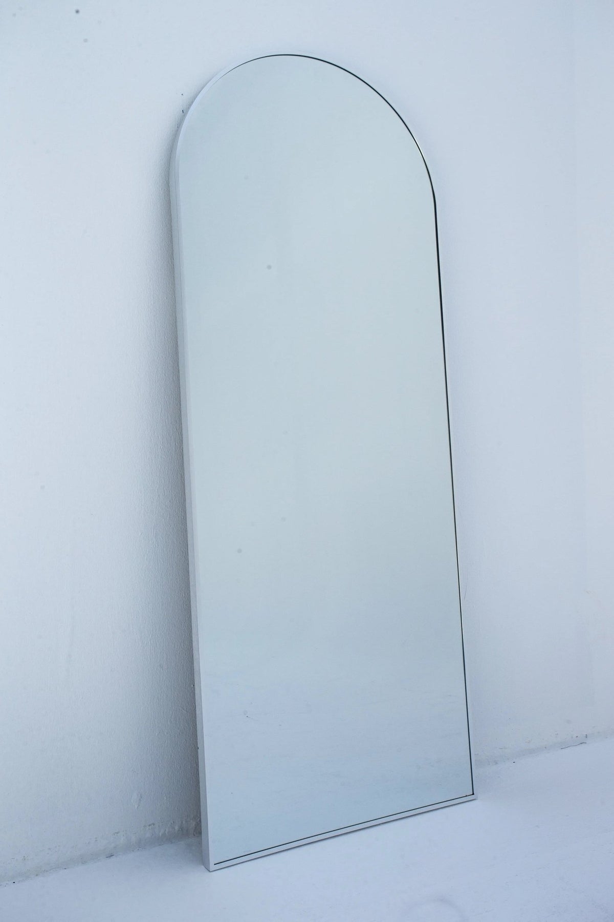 Grand Miroir Arqué Minimaliste - Modernista Maroc