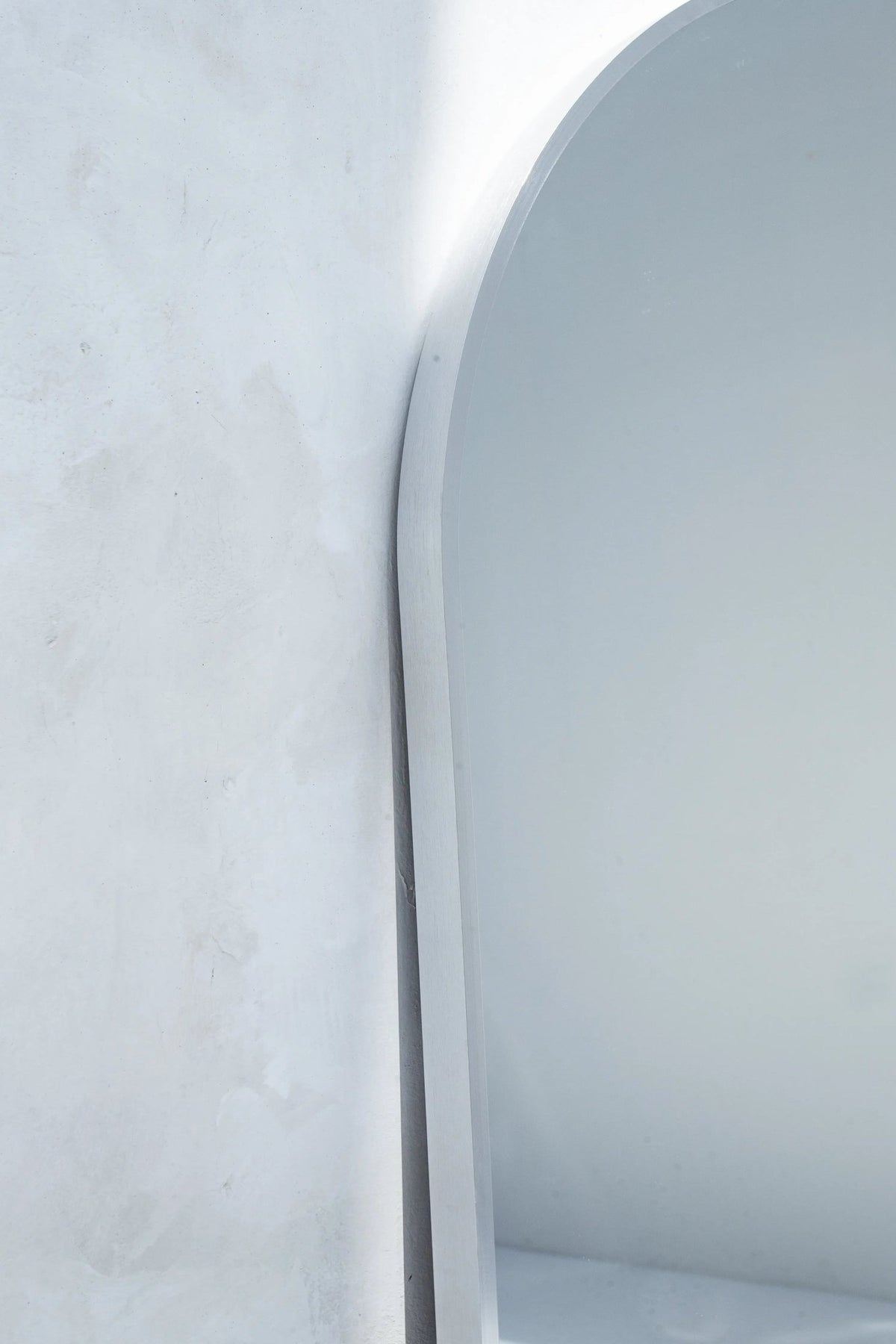 Grand Miroir Arqué Minimaliste - Modernista Maroc