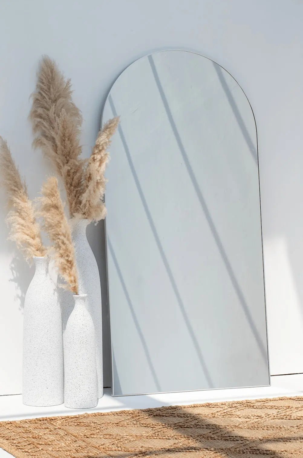 Grand Miroir Arqué Minimaliste - Modernista Maroc
