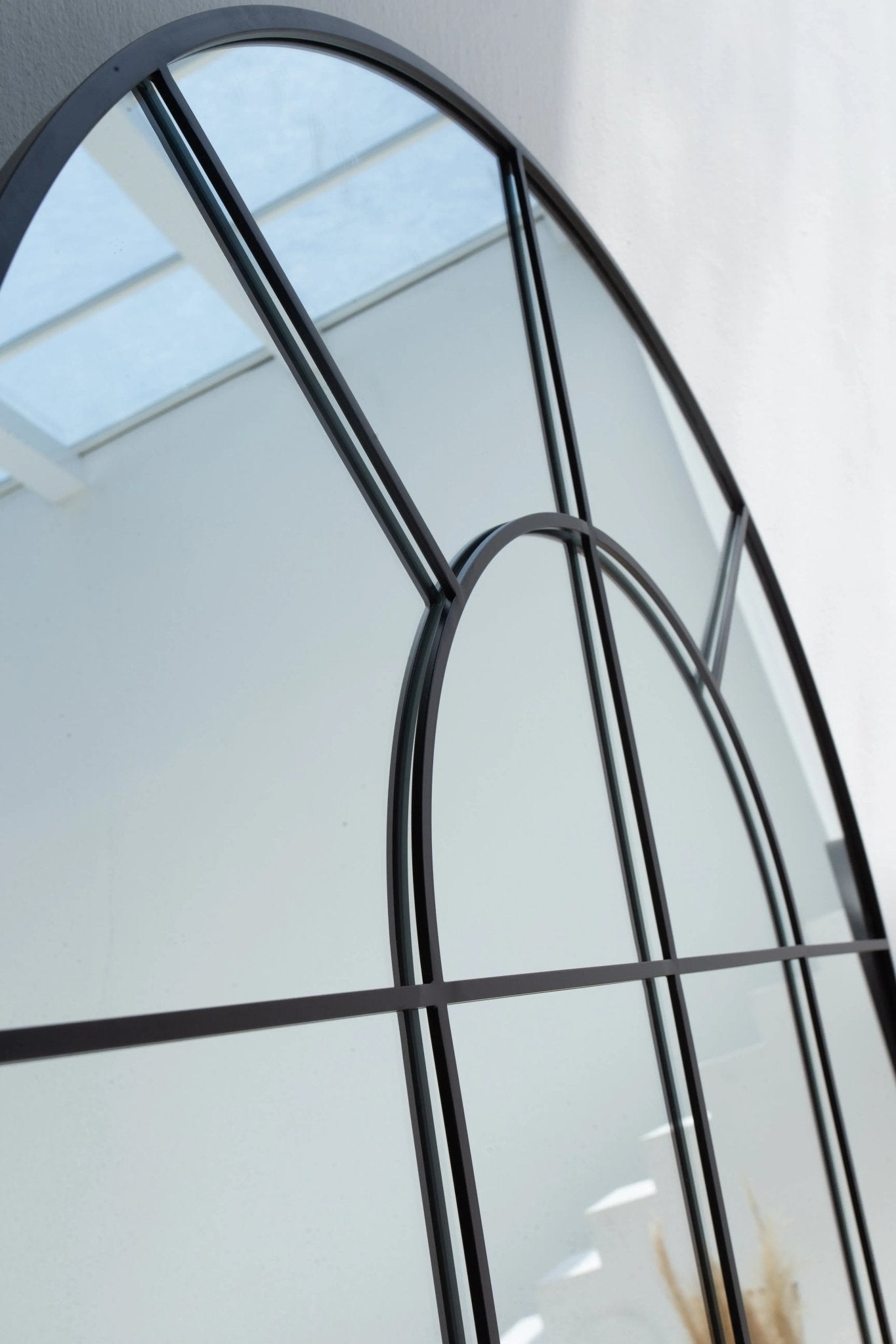 Grand Miroir Arqué Noir avec Grille - Modernista Maroc