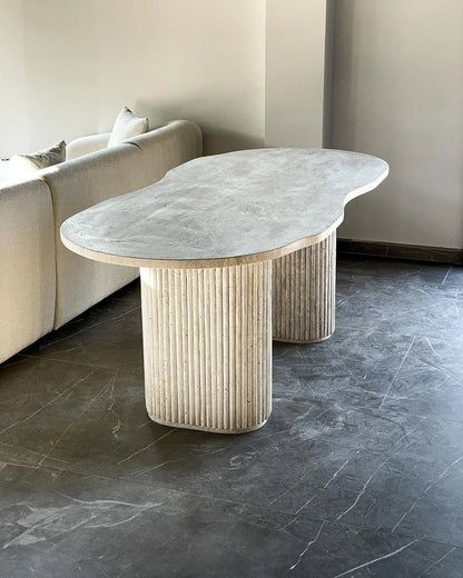 Table à Manger en Travertin avec Plateau en Courbe – Style Organique - Modernista Maroc