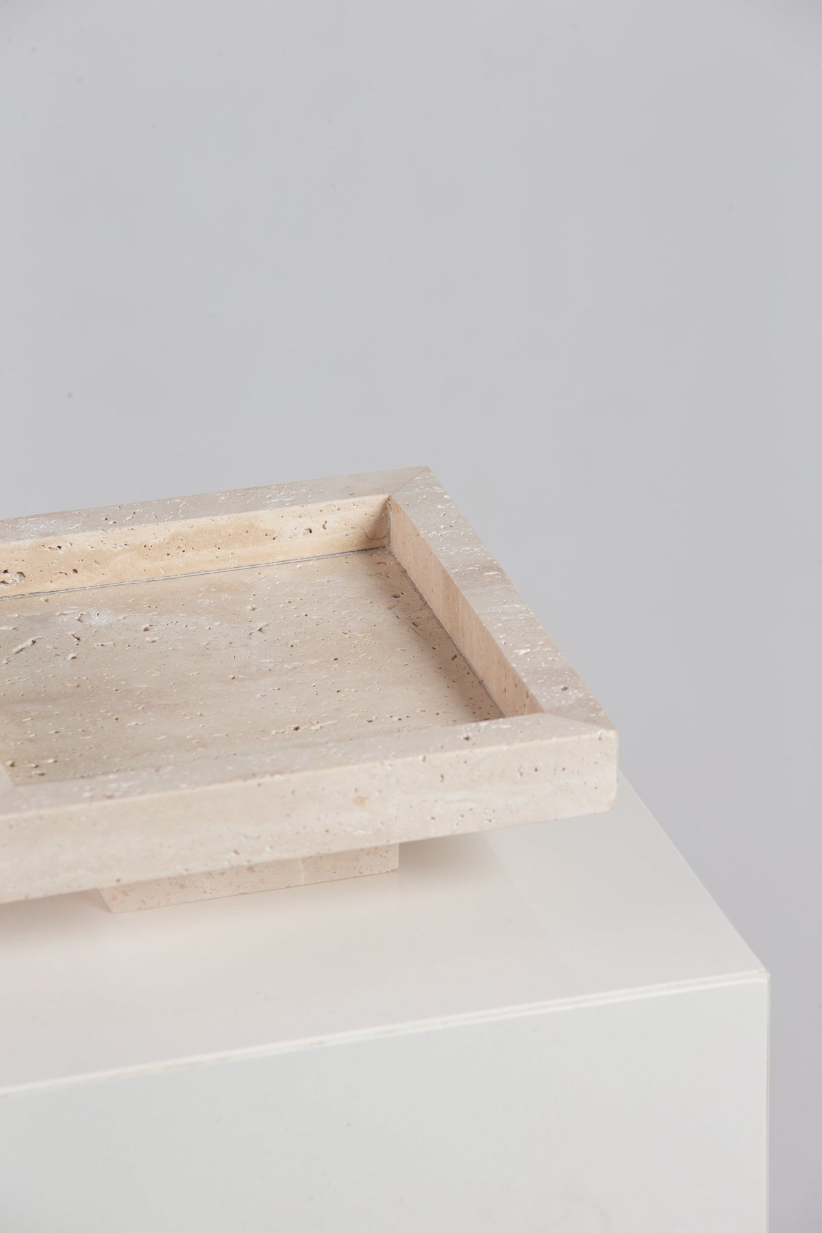 Détail de la texture du travertin beige