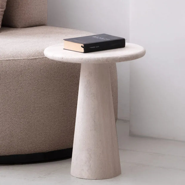 Table d’appoint en travertin