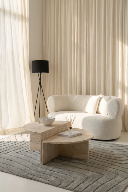 Duo de tables basses demi-lune et rectangulaire en travertin