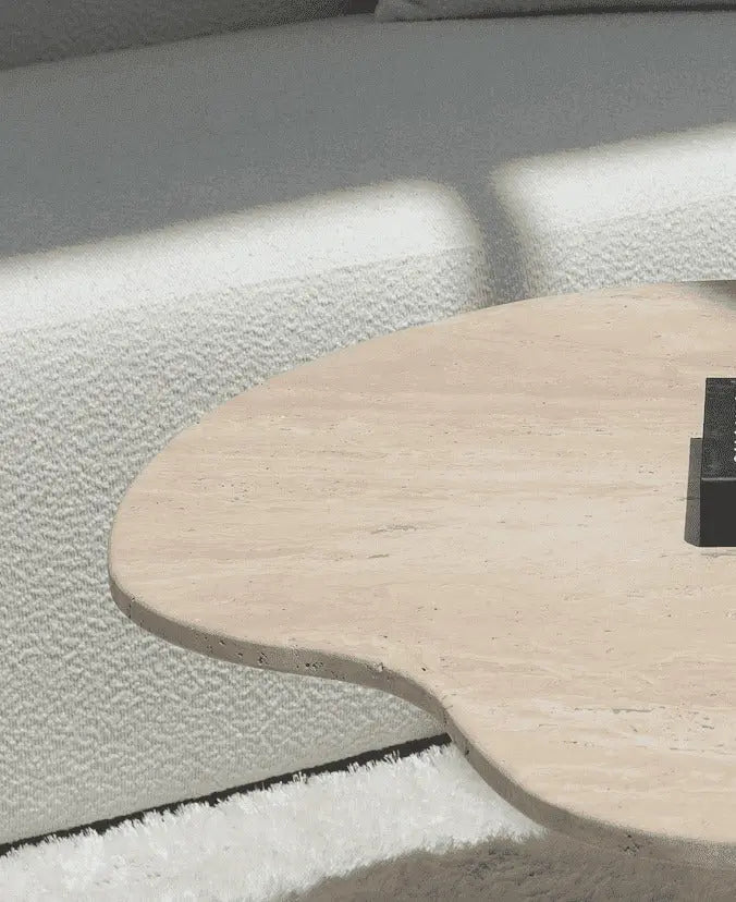 Table Basse en Travertin Irrégulière avec Base en Lamelles de Travertin (2 Tailles) - Modernista Maroc
