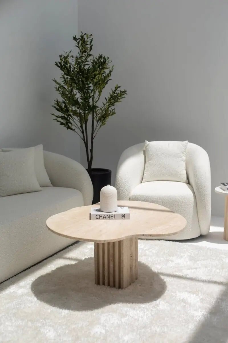 Table Basse en Travertin Irrégulière avec Base en Lamelles de Travertin (2 Tailles) - Modernista Maroc