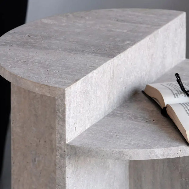 Table d’appoint en travertin Céleste - Modernista Maroc