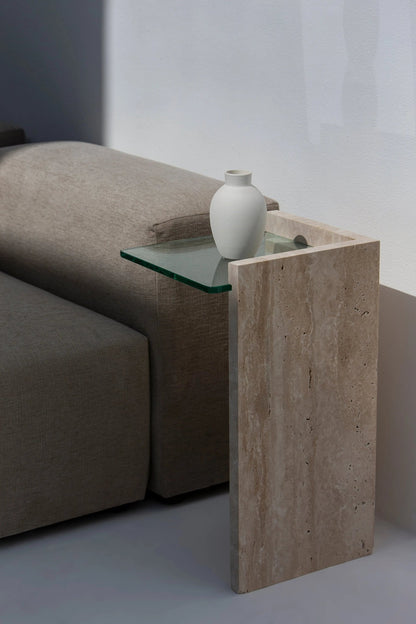 Table d’appoint Anise en travertin avec plateau en verre - Modernista Maroc