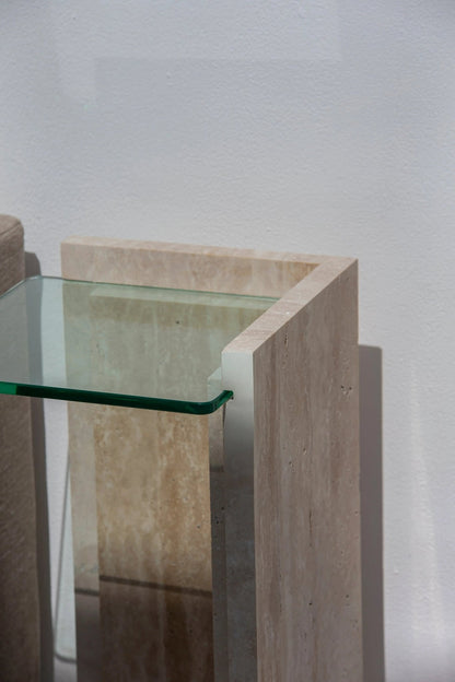 Table d’appoint Anise en travertin avec plateau en verre - Modernista Maroc