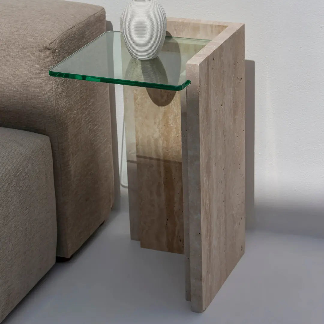 Table d’appoint Anise en travertin avec plateau en verre - Modernista Maroc