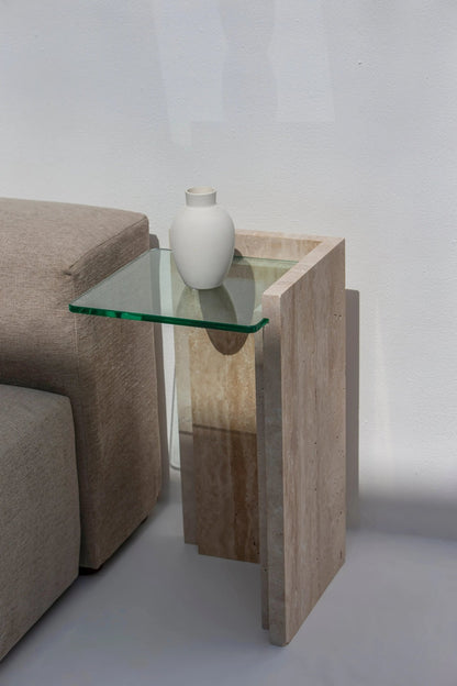 Table d’appoint Anise en travertin avec plateau en verre - Modernista Maroc