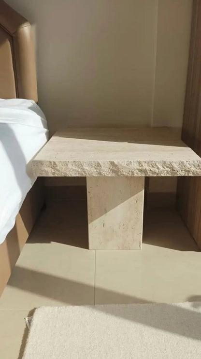Table d'appoint carrée en travertin (2 tailles) - Modernista Maroc