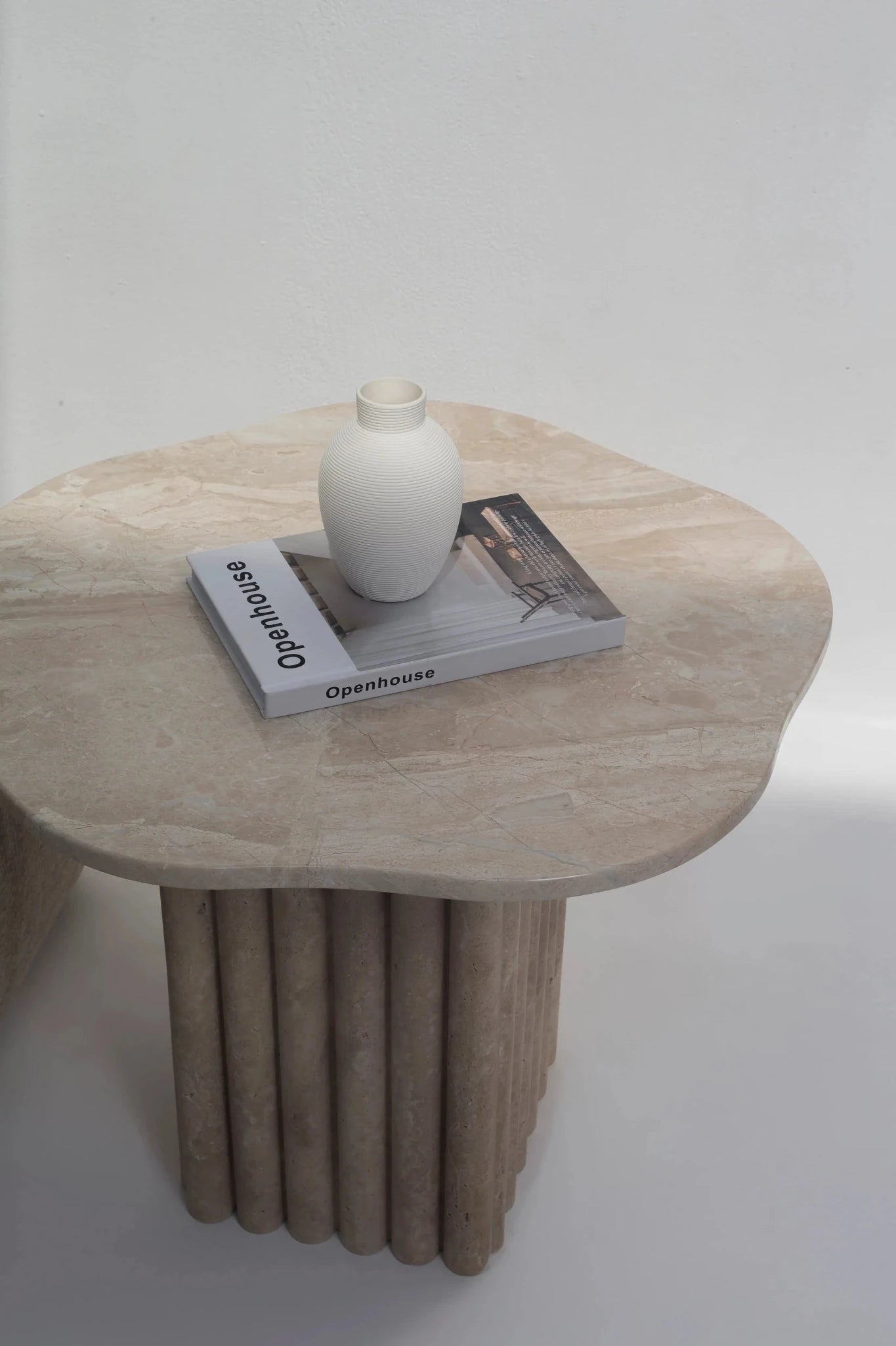 Table d’appoint Emma en travertin naturel - Modernista Maroc