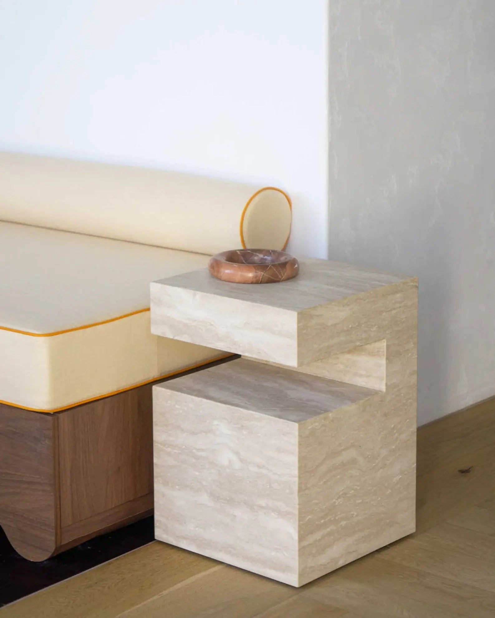 Table d'appoint en travertin Magnifis - Modernista Maroc