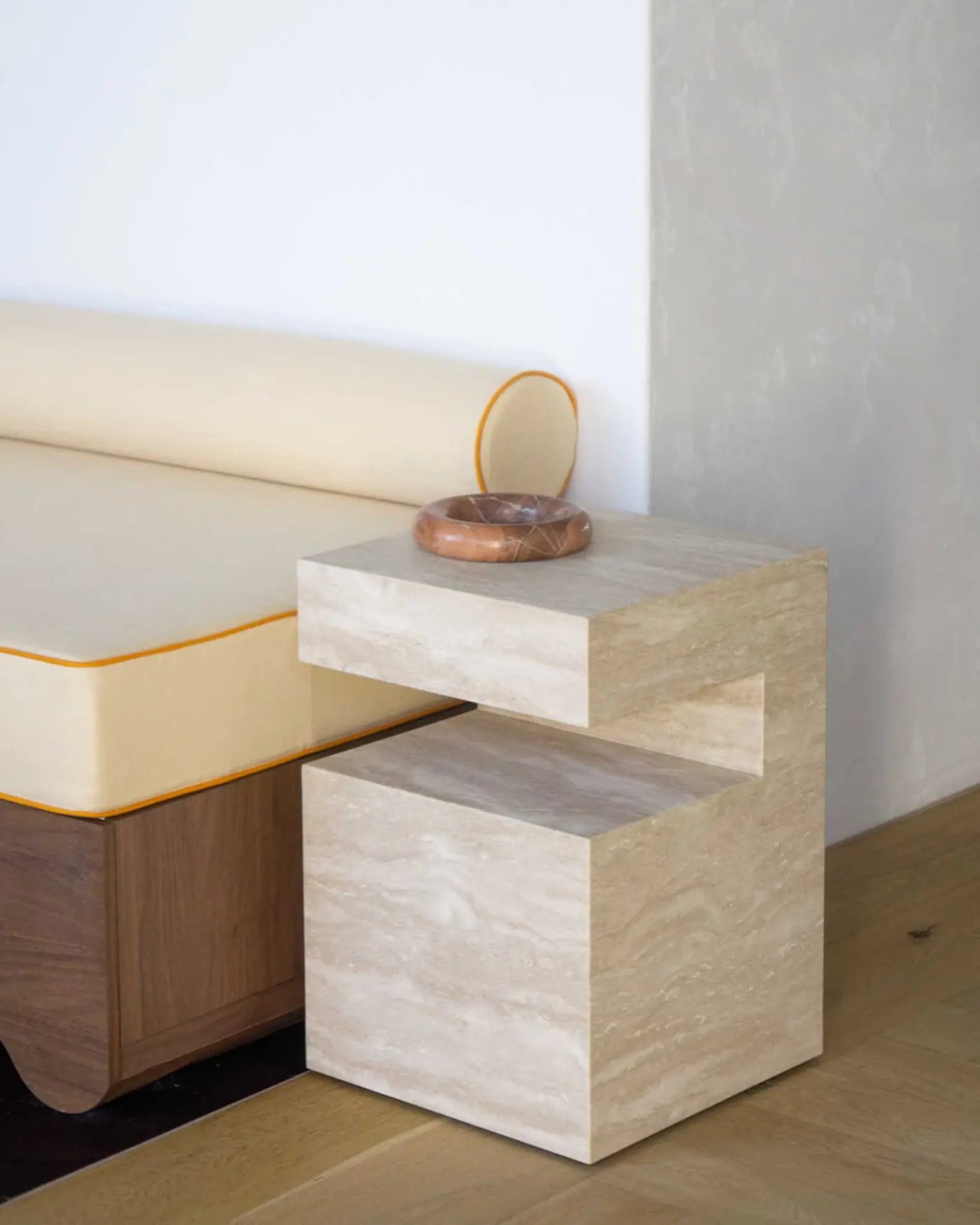 Table d'appoint en travertin Magnifis - Modernista Maroc