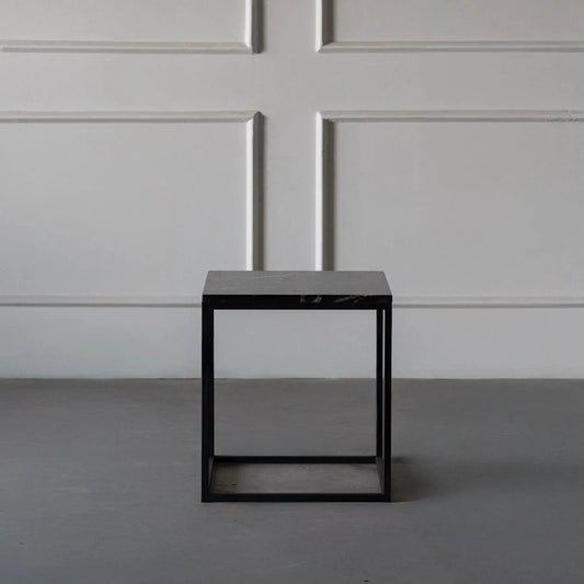 Table d’appoint Noctis en marbre Marquina - Modernista Maroc