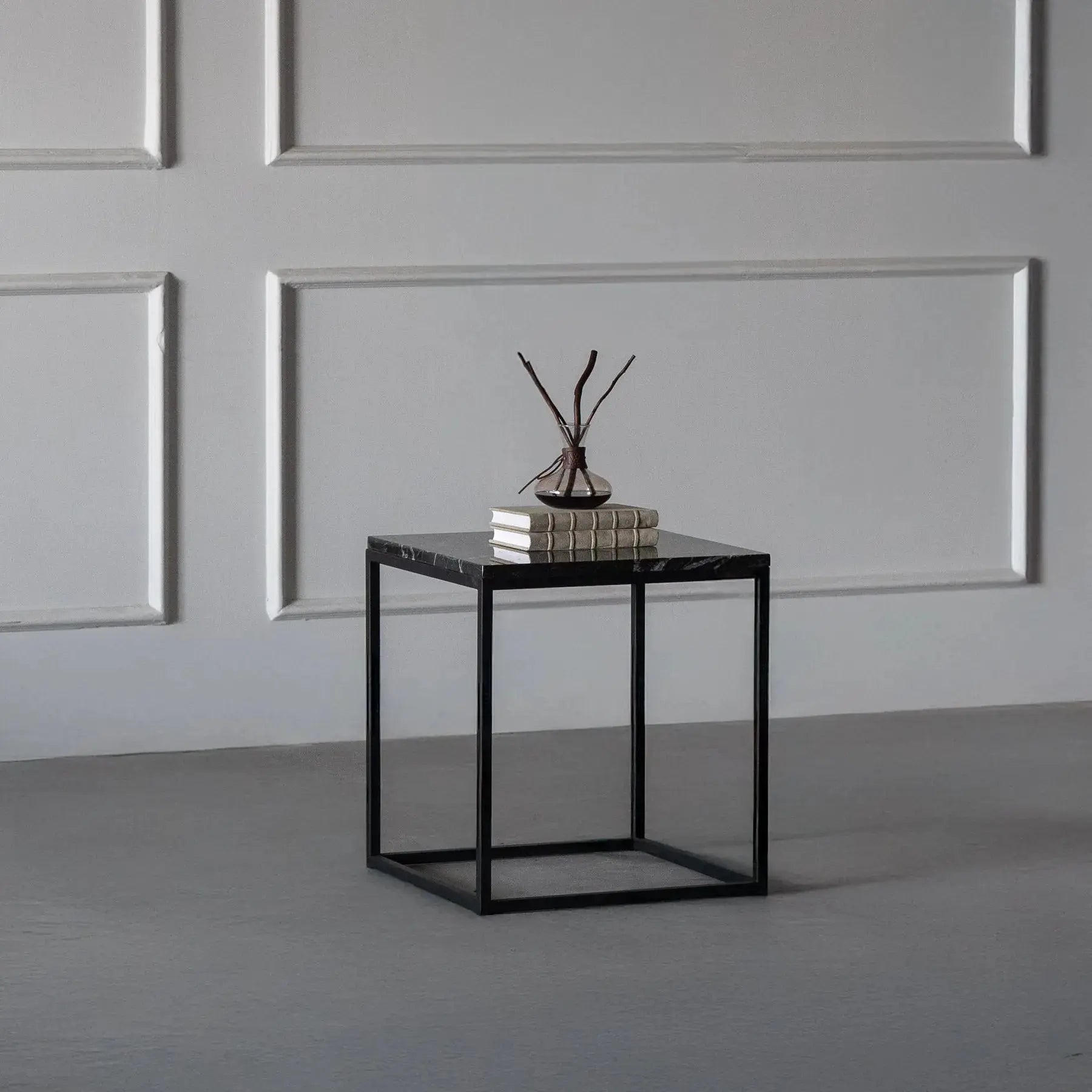 Table d’appoint Noctis en marbre Marquina - Modernista Maroc