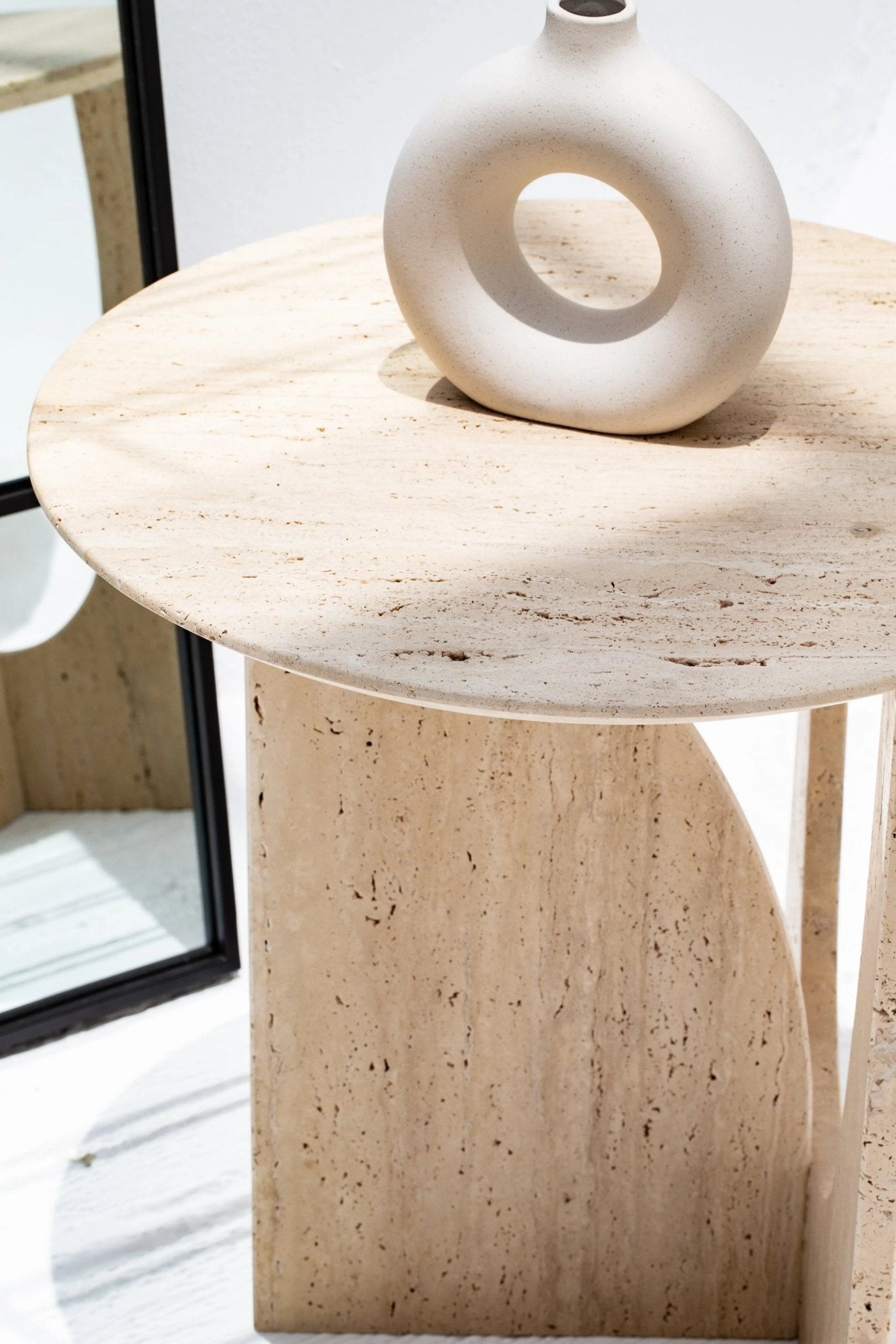 Table d'appoint ronde en travertin Onyra - Modernista Maroc