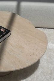 Table basse organique en travertin - Modernista Maroc