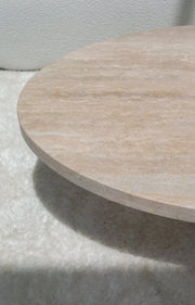 Table Basse Ovale en Travertin avec Base en Lamelles de Travertin (2 Tailles) - Modernista Maroc