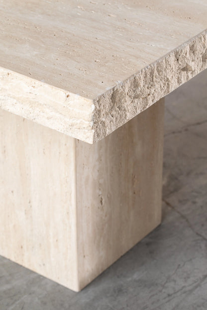Table d'appoint carrée en travertin (2 tailles) - Modernista Maroc