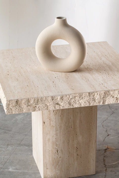 Table d'appoint carrée en travertin (2 tailles) - Modernista Maroc