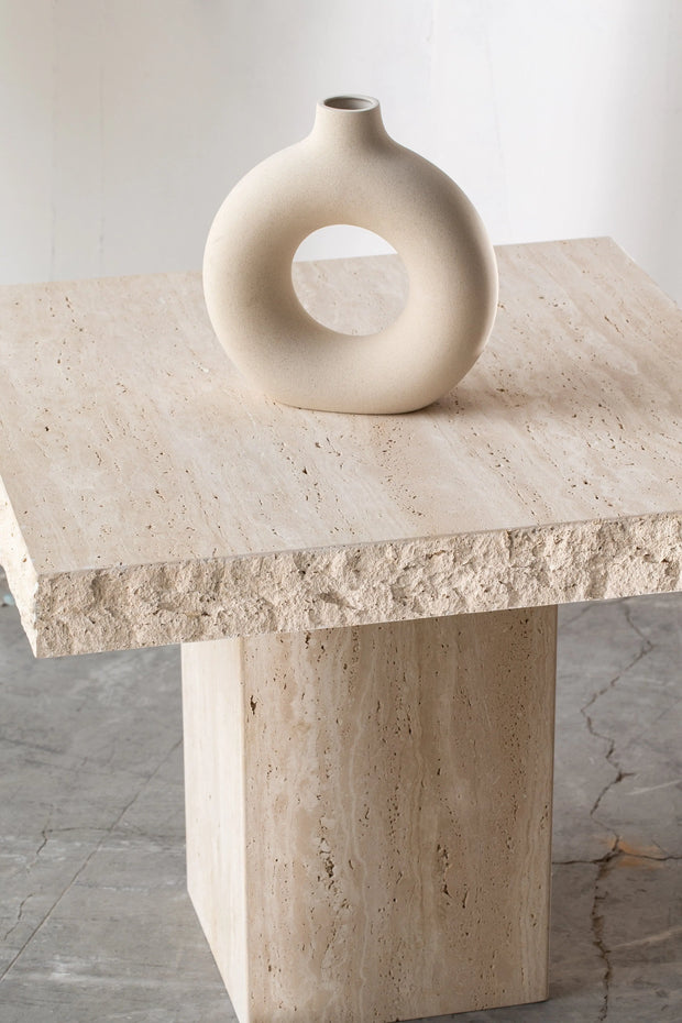 Table d'appoint carrée en travertin (2 tailles) - Modernista Maroc