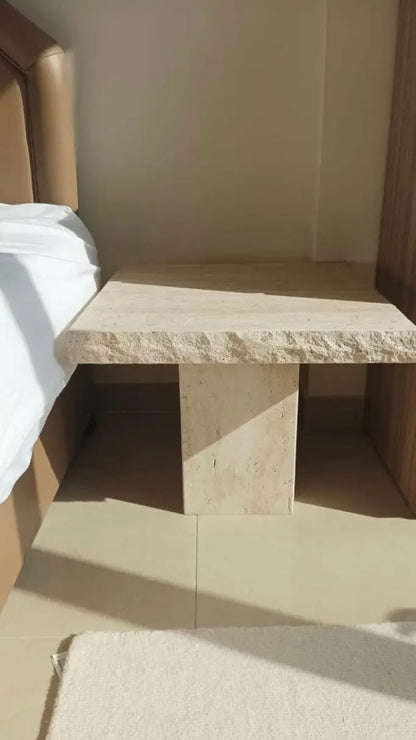 Table d'appoint carrée en travertin (2 tailles) - Modernista Maroc