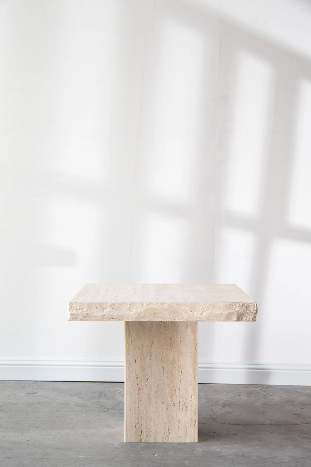 Table d'appoint carrée en travertin (2 tailles) - Modernista Maroc