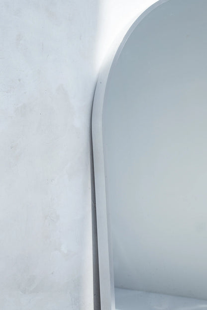 Grand Miroir Arqué Minimaliste